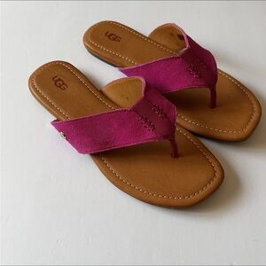 UGG CAREY SUEDE FLIP FLOPS THONG SANDAL IN DRAGON FRUIT PINK SIZE 9 NWOT